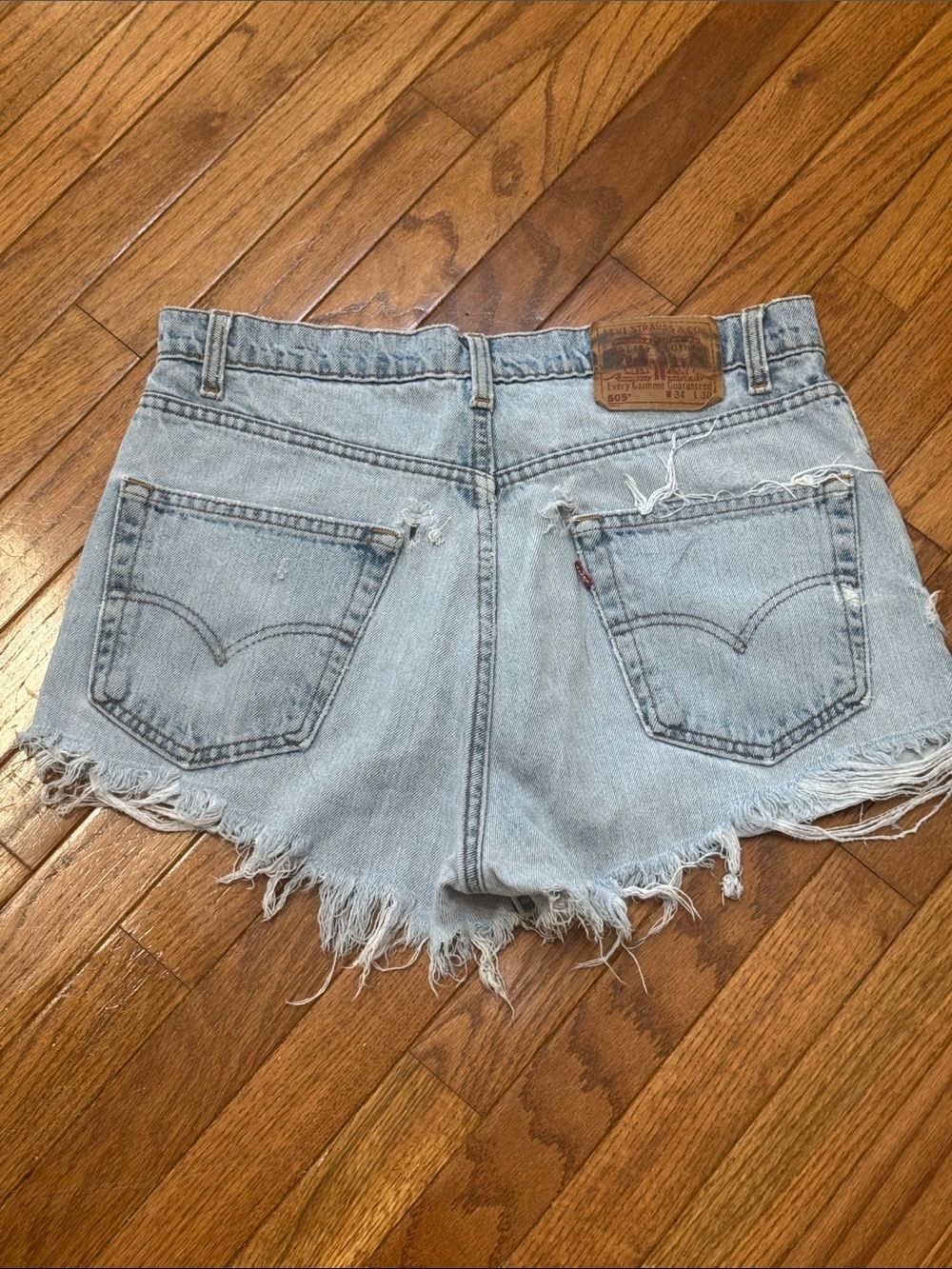 Unisex Levi’s Festival distressed frayed sexy Denim shorts Size 34 ~ Red Tab~